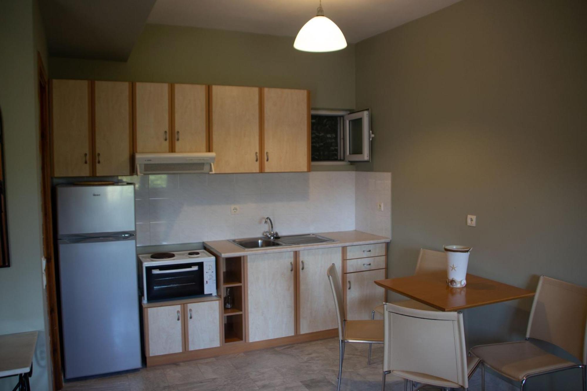 Avesta Apartments - 200M From The Beach Vasilikos  Phòng bức ảnh